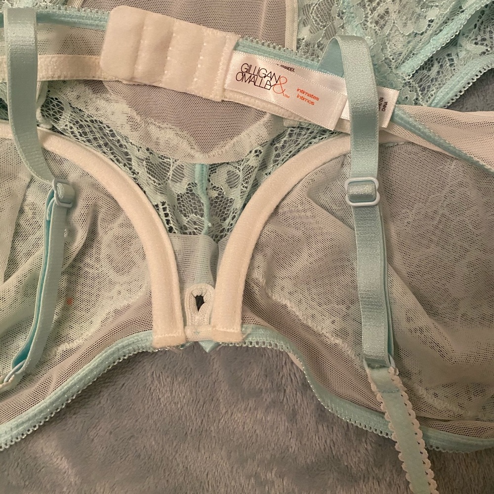 Lingerie - Picture 2 of 3